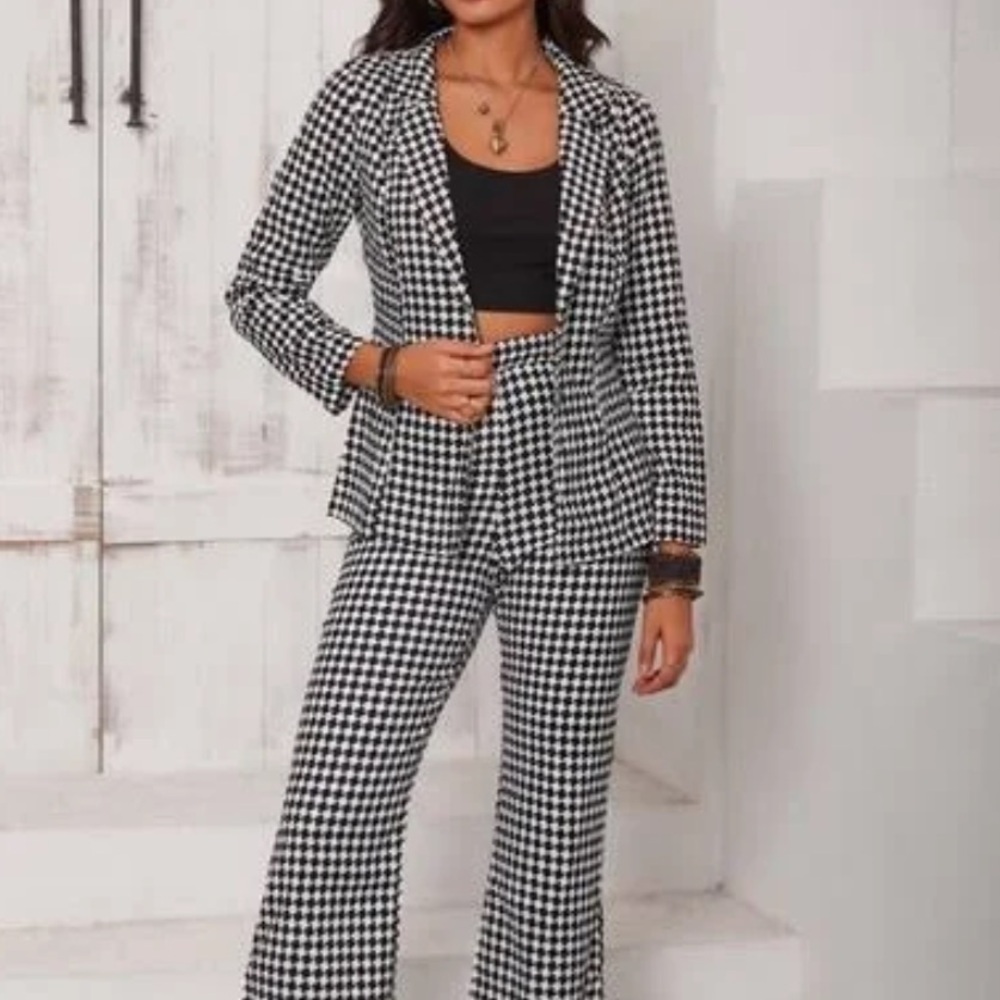 Tahari Houndstooth Blazer in Black and White